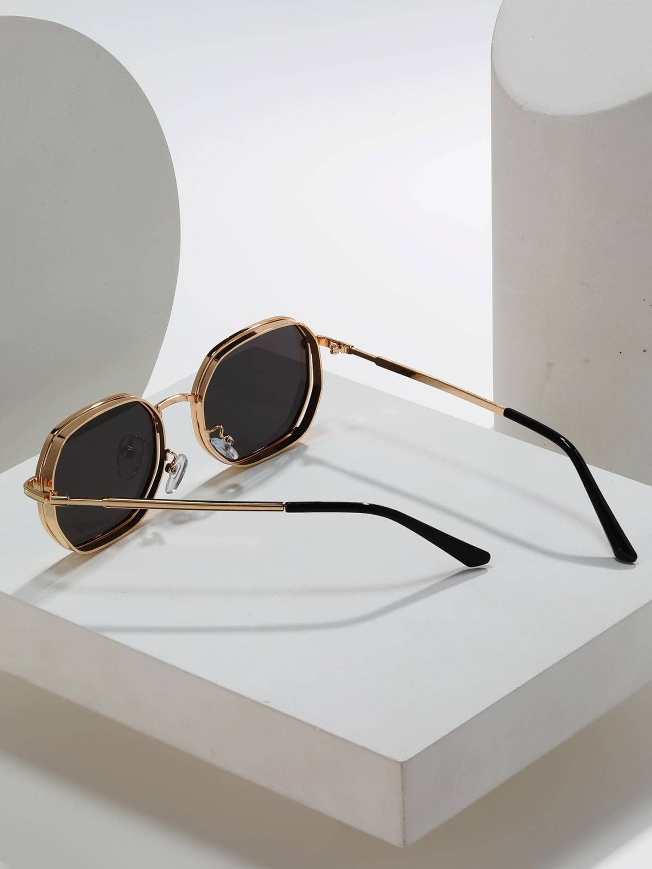 N&G | Geometrische Metall-Sonnenbrille – Stilvolles Accessoire für jede Jahreszeit